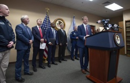 Đường dây hoang báo bị cướp để được cấp visa ở lại Mỹ