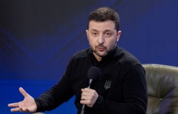 Ông Zelensky chỉ trích Mỹ ép dân Ukraine '10 đời gánh nợ'