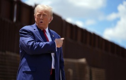 Cách ông Trump khóa chặt biên giới với người nhập cư