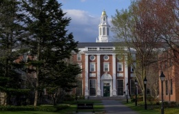 Mỹ cấm Đại học Harvard tuyển sinh viên quốc tế