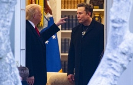 Mối quan hệ từ mặn nồng đến chua chát của Trump - Musk