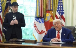 Rủi ro kinh doanh khi Musk đấu khẩu với ông Trump