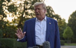 Ông Trump nổi giận, cáo buộc Israel và Iran vi phạm lệnh ngừng bắn