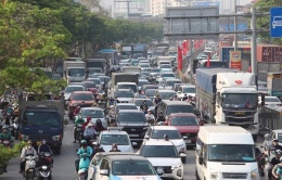 Lo ngại đảo lộn cuộc sống vì cấm xe máy xăng