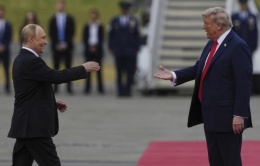 Màn chào đón nồng nhiệt ông Trump dành cho ông Putin tại Alaska