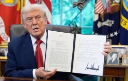 Tòa án Tối cao cho phép ông Trump đóng băng 4 tỷ USD viện trợ
