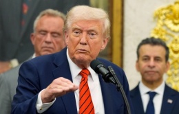 Ông Trump tuyên bố áp thêm thuế 100% với Trung Quốc