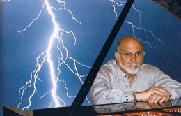 Bác sĩ thành thiên tài piano sau khi bị sét đánh