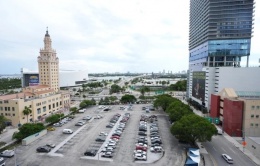 Florida bị phản đối vì cấp đất vàng xây thư viện Tổng thống Trump