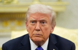 Cuộc điện đàm khiến ông Trump đổi ý về lệnh trừng phạt Nga Cuộc điện đàm khiến ông Trump đổi ý về lệnh trừng phạt Nga