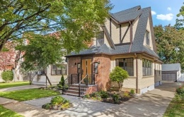 Nhà thơ ấu của ông Trump được rao bán hơn 2 triệu USD Nhà thơ ấu của ông Trump được rao bán hơn 2 triệu USD