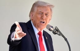 Ông Trump hứa chia 'cổ tức thuế quan' cho người dân Mỹ Ông Trump hứa chia 'cổ tức thuế quan' cho người dân Mỹ