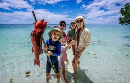 Cuộc sống như thiên đường của gia đình trên đảo hoang Cuộc sống như thiên đường của gia đình trên đảo hoang