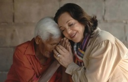 Tiểu thư gia tộc giàu nhất thế kỷ 20 'biến nỗi đau thành vàng ròng'