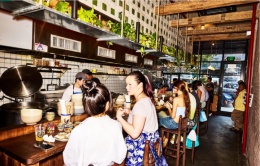 Đến Mỹ với 100 USD, cô gái Việt sở hữu 3 nhà hàng ngon bậc nhất New York Đến Mỹ với 100 USD, cô gái Việt sở hữu 3 nhà hàng ngon bậc nhất New York