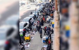 Hàng rong New York tấp nập trở lại sau khi bị ICE truy quét Hàng rong New York tấp nập trở lại sau khi bị ICE truy quét