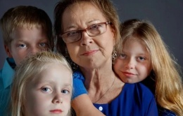 Vợ 68 tuổi lừa chồng để có thêm con