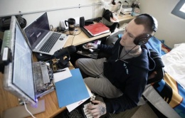 Mua được nhà, nhận lương 'khủng' từ trong tù Mua được nhà, nhận lương 'khủng' từ trong tù