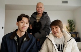 Lời hứa giúp bố mẹ nghỉ hưu sớm của chàng trai gốc Việt