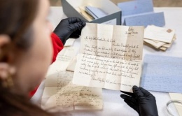 Bí mật mối tình vụng trộm hơn 100 năm trước trong hộp giày cũ Bí mật mối tình vụng trộm hơn 100 năm trước trong hộp giày cũ