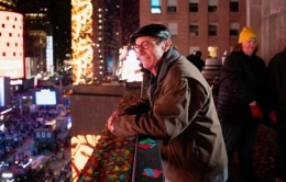 'Vua pháo giấy' và bí mật đêm giao thừa Quảng trường Thời đại 'Vua pháo giấy' và bí mật đêm giao thừa Quảng trường Thời đại