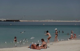 Vỏ bọc bình thường của giới siêu giàu Dubai dưới tên lửa