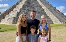 Hối hận sau 5 năm đưa con đi khắp thế giới