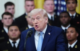 Ông Trump: NATO 'hèn nhát'