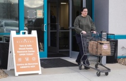 Những nhân viên an ninh sân bay Mỹ sống lay lắt bằng tiền vay Những nhân viên an ninh sân bay Mỹ sống lay lắt bằng tiền vay