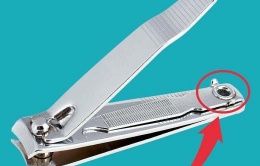 Bí ẩn chiếc lỗ nhỏ trên đồ bấm móng tay