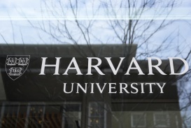 Chính phủ Mỹ dọa cắt toàn bộ kinh phí cho Harvard