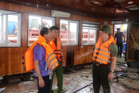 Hình ảnh bên trong tàu du lịch Vịnh Xanh sau tai nạn 36 người chết