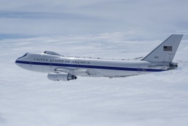 Mạng xã hội Mỹ dậy sóng vì máy bay 'Ngày tận thế' xuất hiện ở Los Angeles