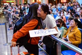 Những Việt kiều chắt chiu cả năm để về Tết