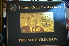 Nhiều luật sư cho giới siêu giàu 'quay lưng' với tấm thẻ vàng của ông Trump