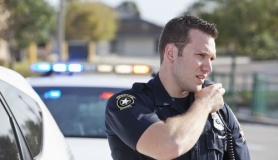 Cuộc sống Mỹ: Khi bị cảnh sát Mỹ hỏi cần làm gì?