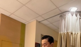 Lam Trường vỡ òa khi cắt dây rốn cho con trai trên đất Mỹ