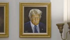 Bang Mỹ đổi ảnh chân dung ông Trump sau khi bị chê
