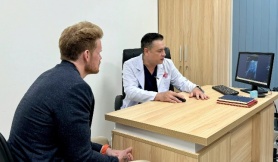 Chạy chữa 15 năm, bệnh nhân nước ngoài lần đầu khỏi bệnh tại Bệnh viện Bình Dân