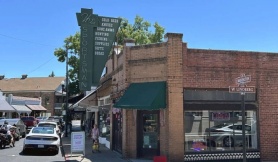Quán bar vừa mua súng vừa uống bia ở California