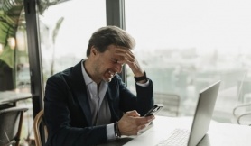 Nghịch lý người Mỹ lương cao vẫn 'tiền về là hết'