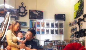 Chuyện tình sóng gió của chàng trai kém vợ 17 tuổi