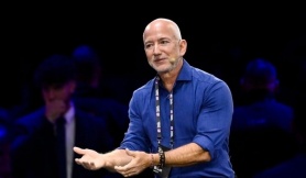 Tỷ phú Jeff Bezos: 'Đừng bỏ học để thành Bill Gates'