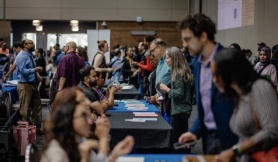 Mỹ: Dân văn phòng mất việc hàng loạt, thợ lành nghề 'lên ngôi' Mỹ: Dân văn phòng mất việc hàng loạt, thợ lành nghề 'lên ngôi'