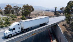 California thu hồi 17.000 bằng lái xe thương mại của người nhập cư