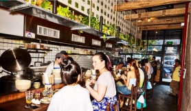 Đến Mỹ với 100 USD, cô gái Việt sở hữu 3 nhà hàng ngon bậc nhất New York Đến Mỹ với 100 USD, cô gái Việt sở hữu 3 nhà hàng ngon bậc nhất New York