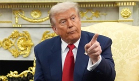 Ông Trump chỉ trích phóng viên, dọa tước giấy phép đài truyền hình Mỹ