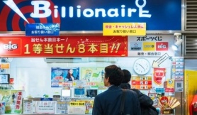 Trúng độc đắc nhưng giấu vợ để sống xa hoa một mình