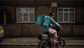 Thạc sĩ, kỹ sư làm shipper 'nô lệ' tại Anh