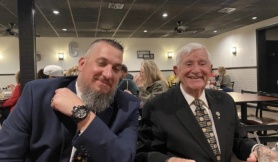 Vợ chồng trẻ nhận người đàn ông 74 tuổi làm con nuôi